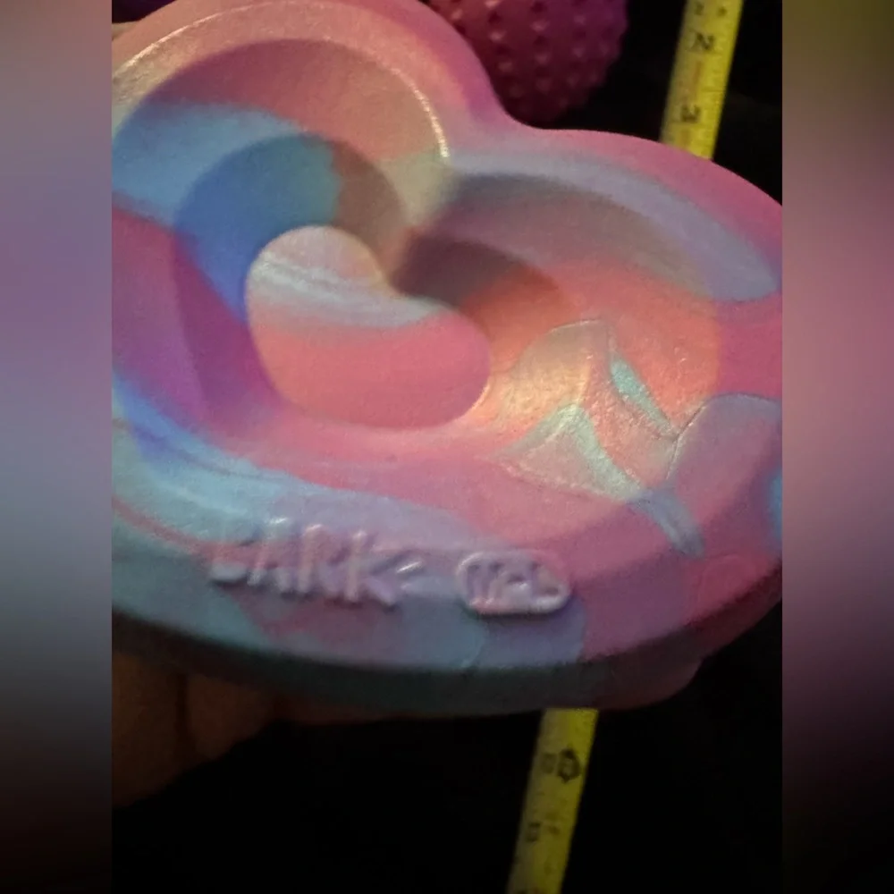 Bark Box Super Chewer M-L solid nylon tie dye heart dog toy